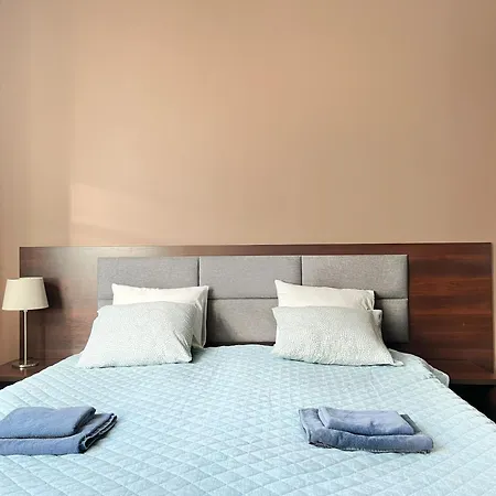 Comfy With Cinema Projector, Cracow's Heart Apartamento