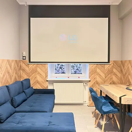 Comfy With Cinema Projector, Cracow's Heart