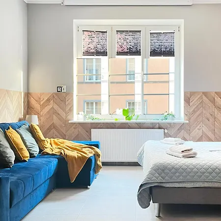 Comfy With Cinema Projector, Cracow's Heart Cracóvia