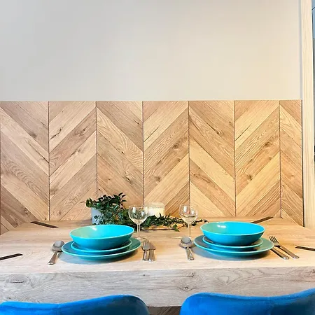 Comfy With Cinema Projector, Cracow's Heart Cracóvia