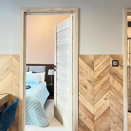 Comfy With Cinema Projector, Cracow's Heart